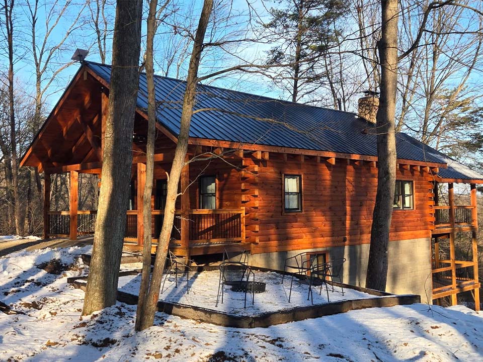 WILDLIFE ESCAPES CABIN Cozy cabin retreat surrounded by nature in Hocking Hills Ohio