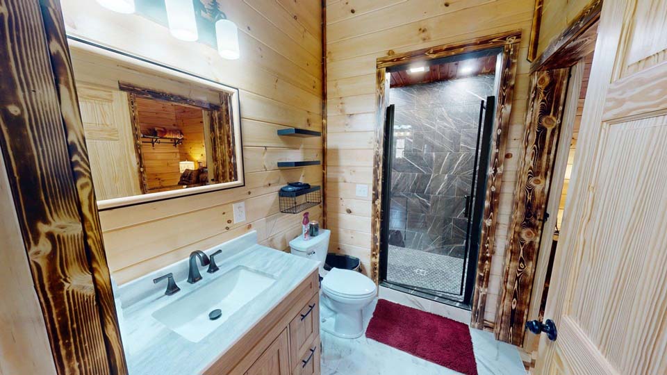 willifeesp-mar26-9 Well-stocked toy basket specifically curated for little guests.